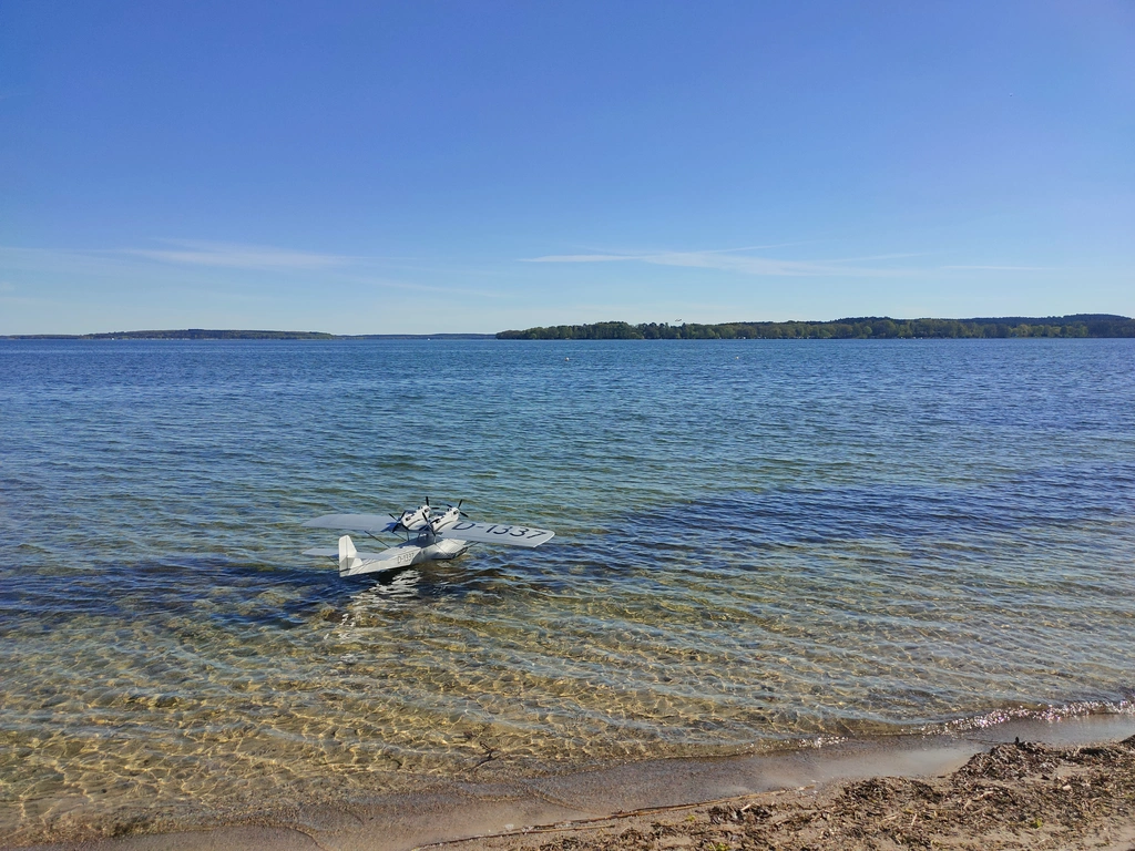Flugboot Dornier Wal am Ufer in Plau am See.