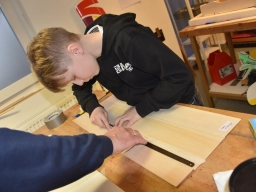 Jonny - die Tragflächenbeplankung wird vorbereitet.