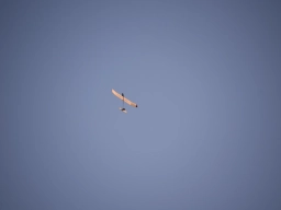 Lilienthal - Nach der Trennung ist der Segler schnell und baut die überschüssige Geschwindigkeit im Steigflug ab