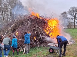 Jugendgruppe fängt Feuer