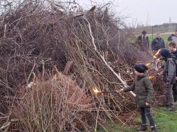 Jugendgruppe fängt Feuer